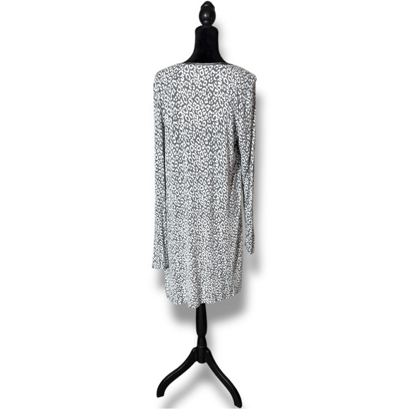 Apt. 9 Gray and White Leopard Print V-Neck Long Sleeve Loose Fit Mini Dress - Picture 8 of 14